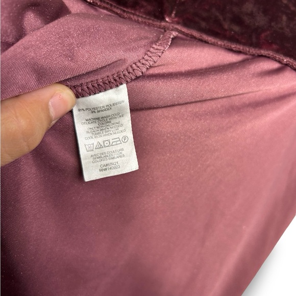 Lou & Grey Velvet Leggings in Deep Plum - Picture 7 of 9